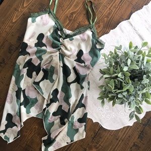 Camouflage lace detailed camisole (EUC)
